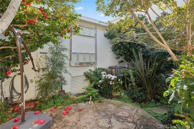 $2,400 | 413 Dahlia Avenue, Unit B, Corona del Mar, CA 92625