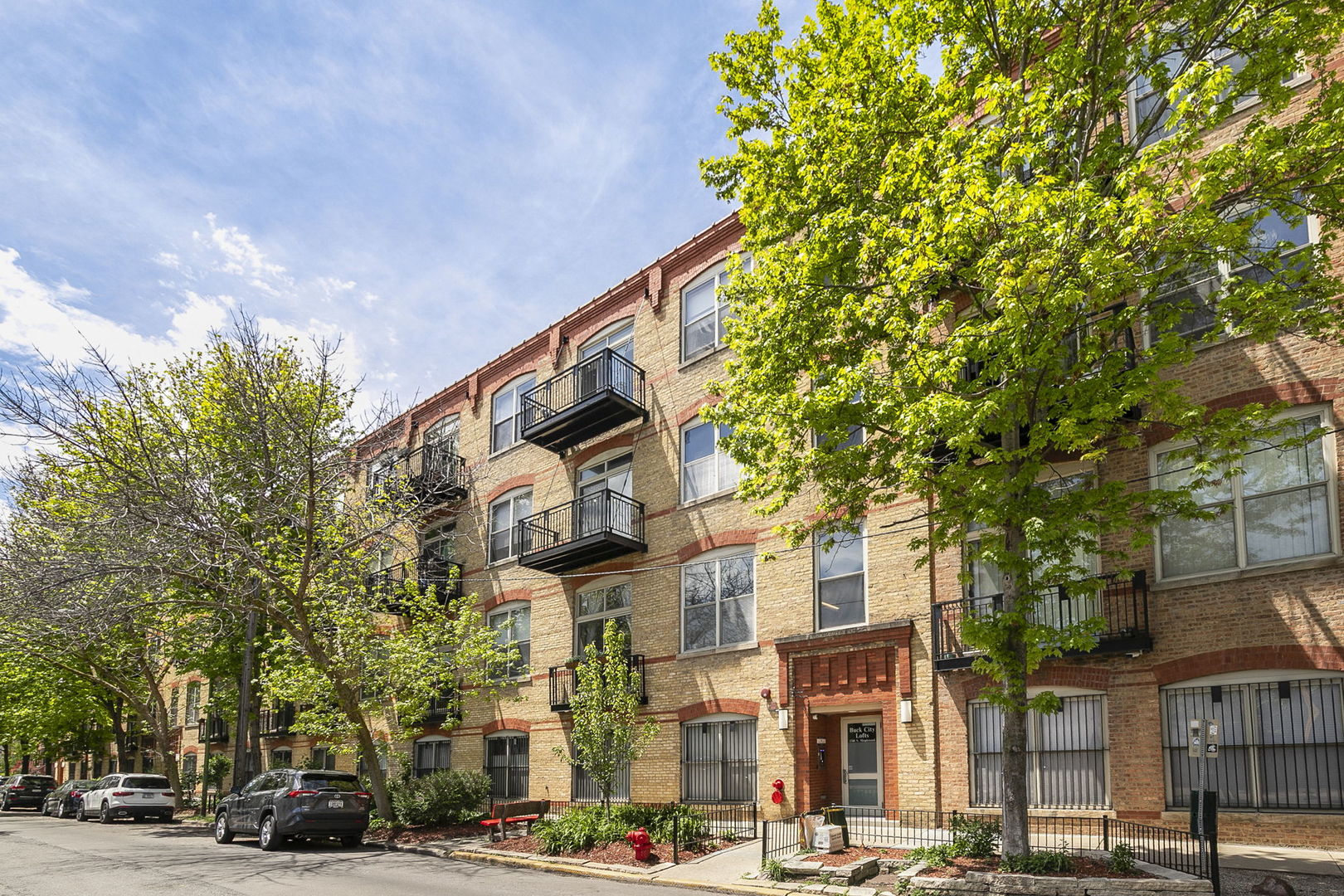 1740 North Maplewood Ave Unit 218  