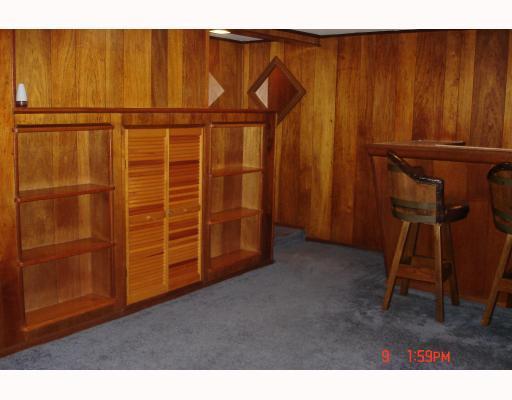 840 Lindsay Road Carnegie, PA 15106 - Photo 11 of 17 Den/Family/Great Room.
