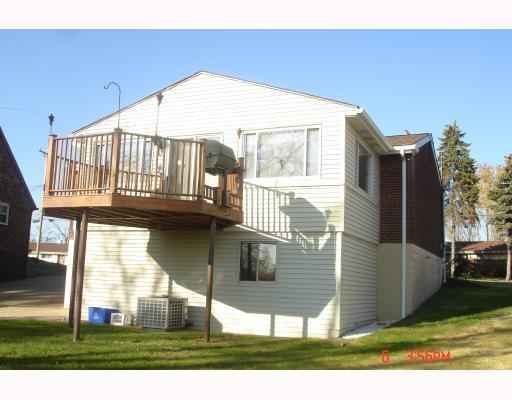 840 Lindsay Road Carnegie, PA 15106 - Photo 15 of 17 Exterior Back.