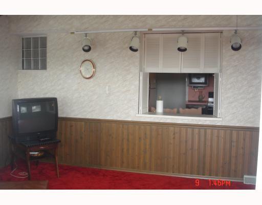 840 Lindsay Road Carnegie, PA 15106 - Photo 4 of 17 Den/Family/Great Room.