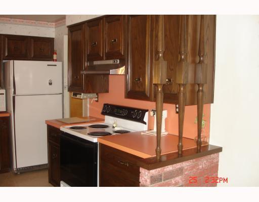 840 Lindsay Road Carnegie, PA 15106 - Photo 6 of 17 Kitchen.