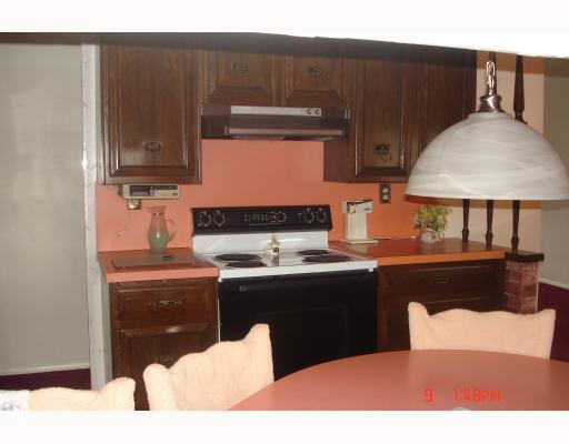 840 Lindsay Road Carnegie, PA 15106 - Photo 7 of 17 Kitchen.