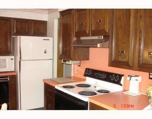 840 Lindsay Road Carnegie, PA 15106 - Photo 9 of 17 Kitchen.