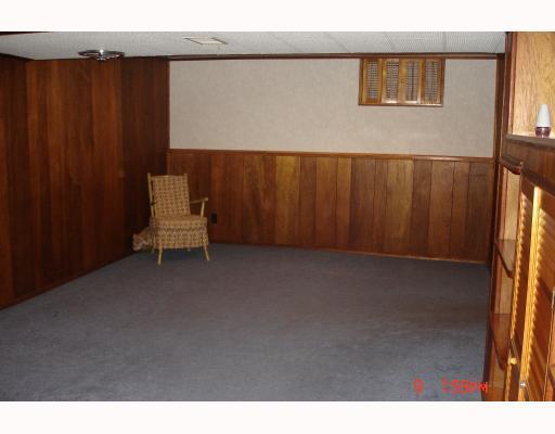 840 Lindsay Road Carnegie, PA 15106 - Photo 10 of 17 Den/Family/Great Room.