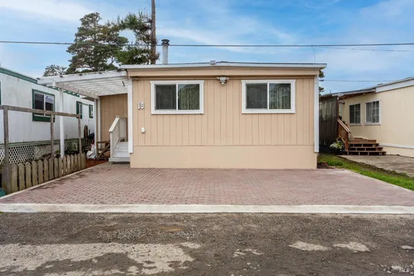 a view of a house with backyard