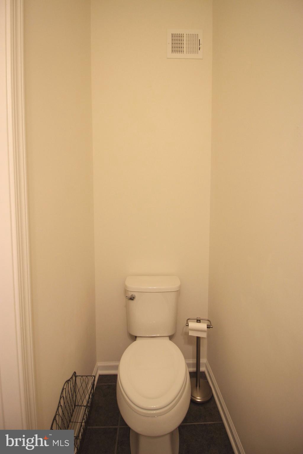 43125 Shore Square Ashburn, VA 20148 - Photo 11 of 26 Main Level Bathroom