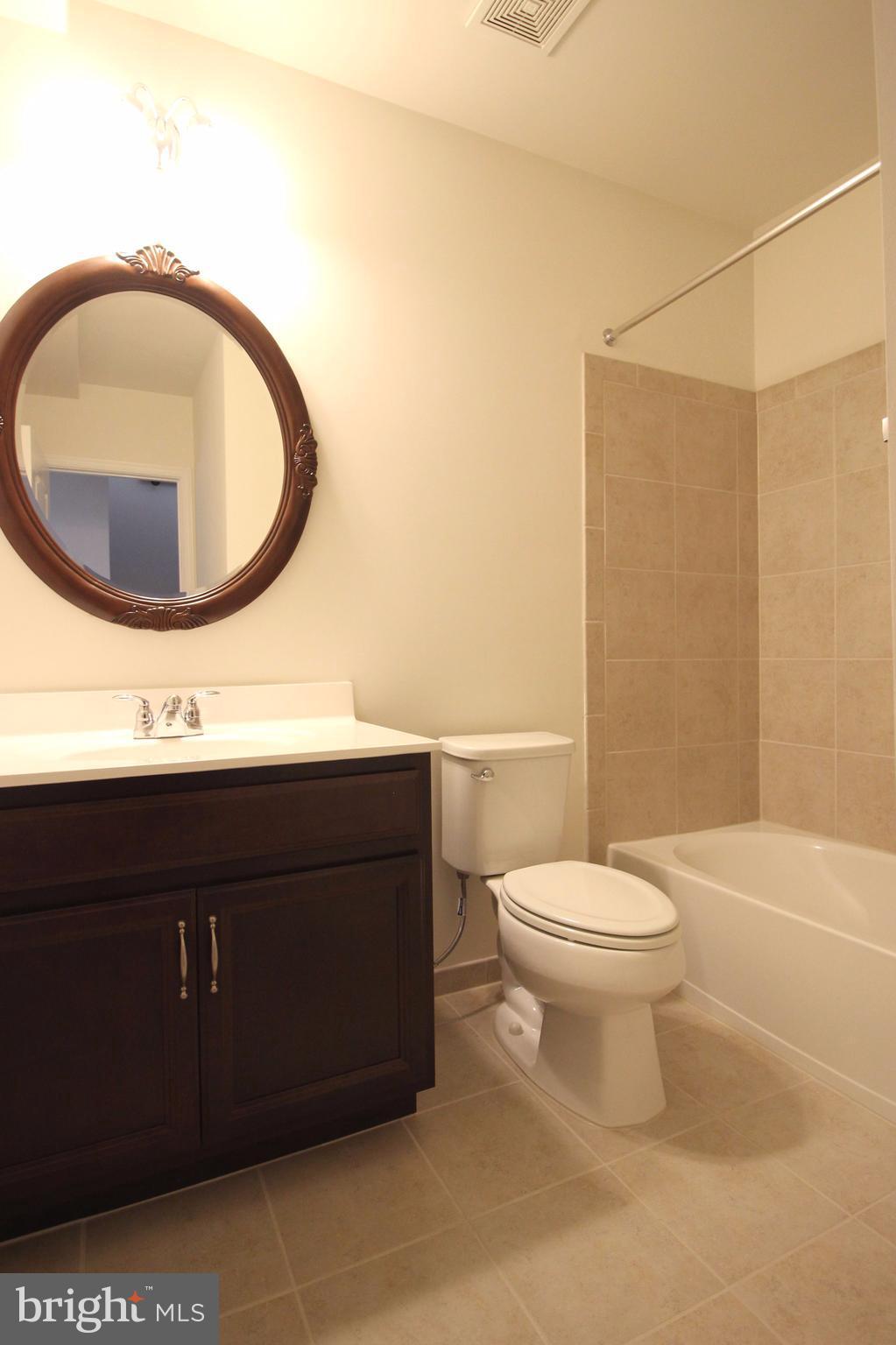 43125 Shore Square Ashburn, VA 20148 - Photo 14 of 26 Upstairs Bathroom
