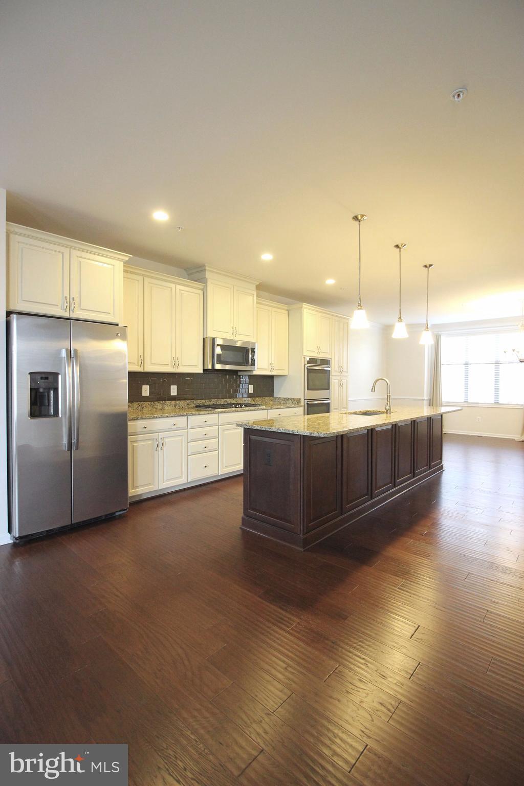 43125 Shore Square Ashburn, VA 20148 - Photo 7 of 26 Kitchen