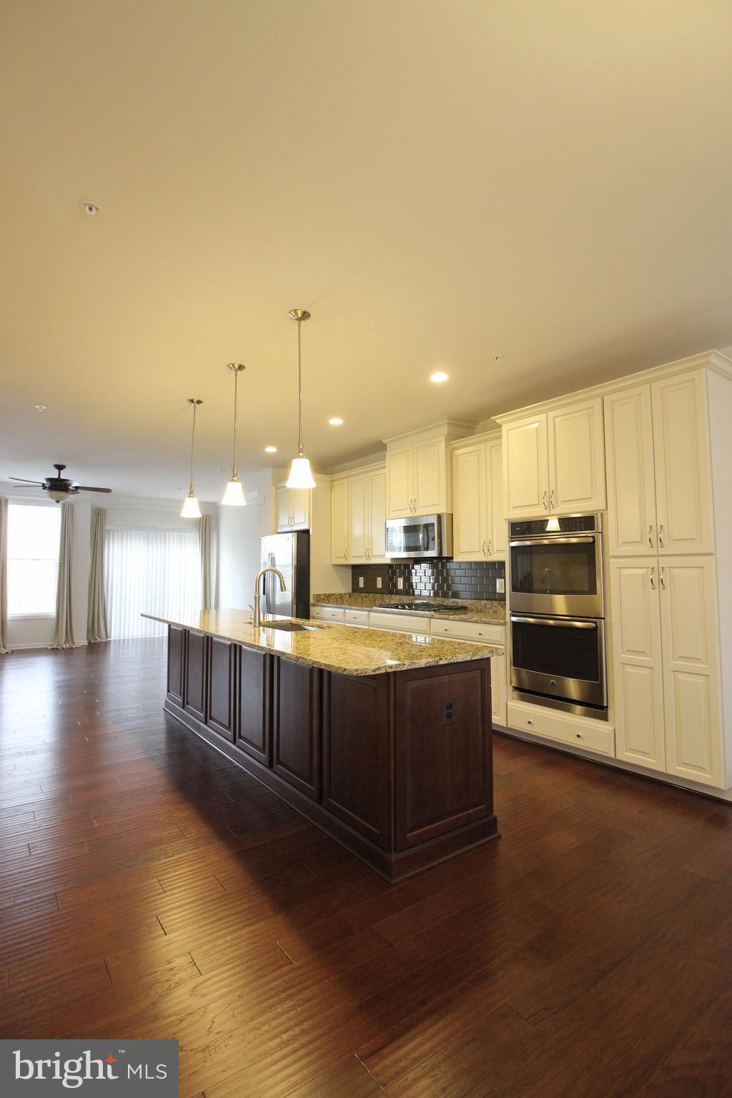 43125 Shore Square Ashburn, VA 20148 - Photo 8 of 26 Kitchen