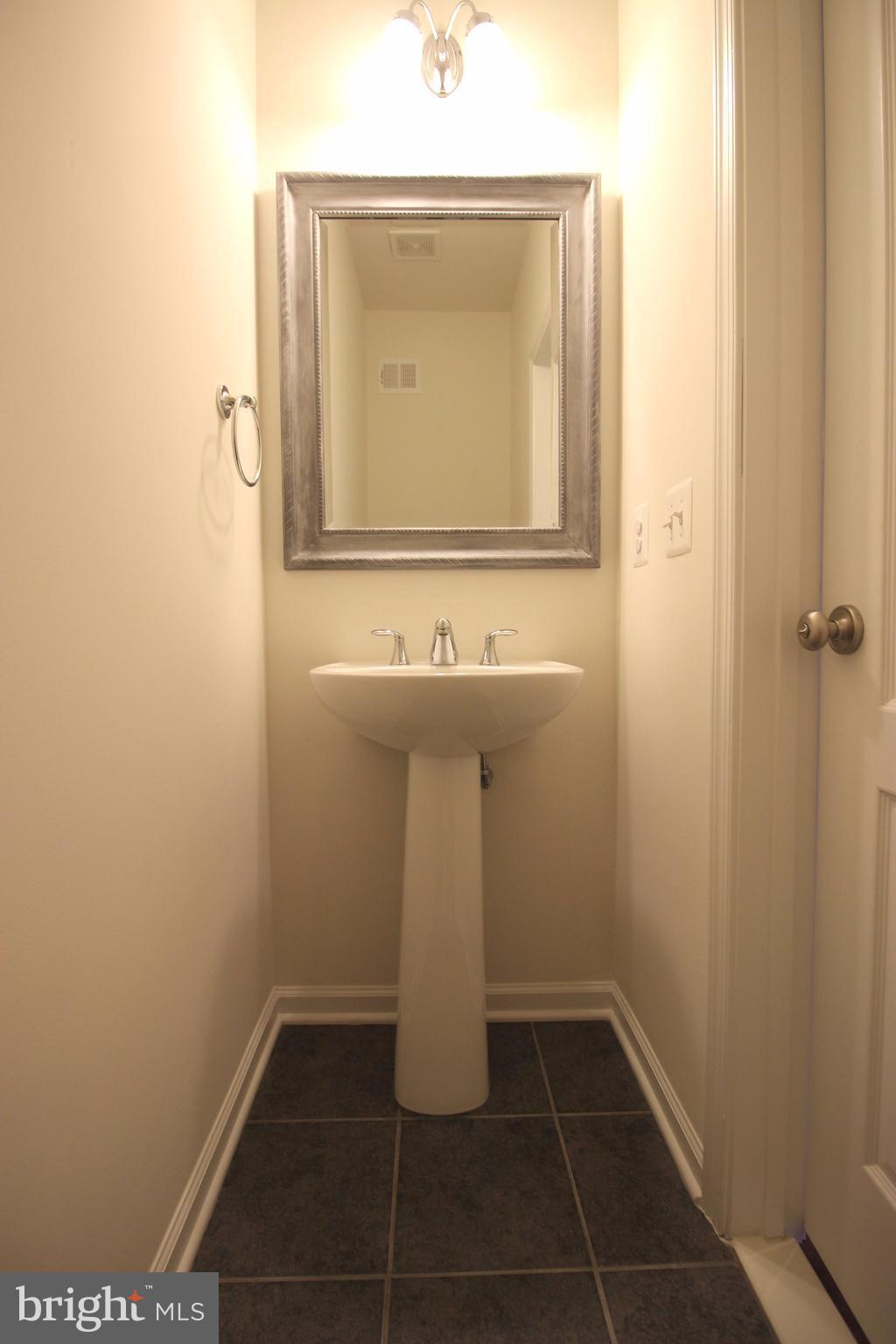 43125 Shore Square Ashburn, VA 20148 - Photo 10 of 26 Main Level Bathroom