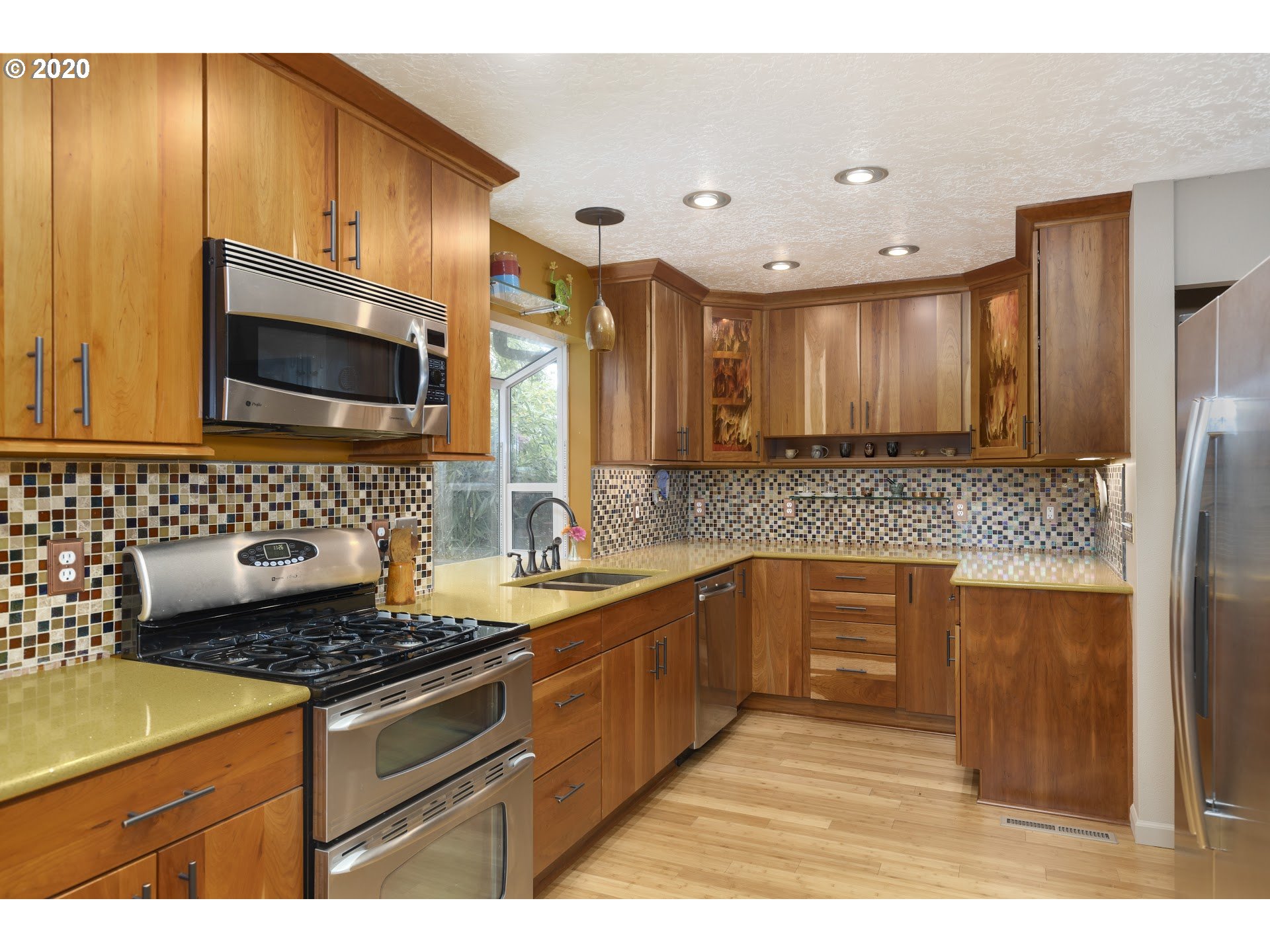 16824 Southwest Inverurie Road Lake Oswego, OR 97035 - Photo 5 of 31 Gallery Image 5