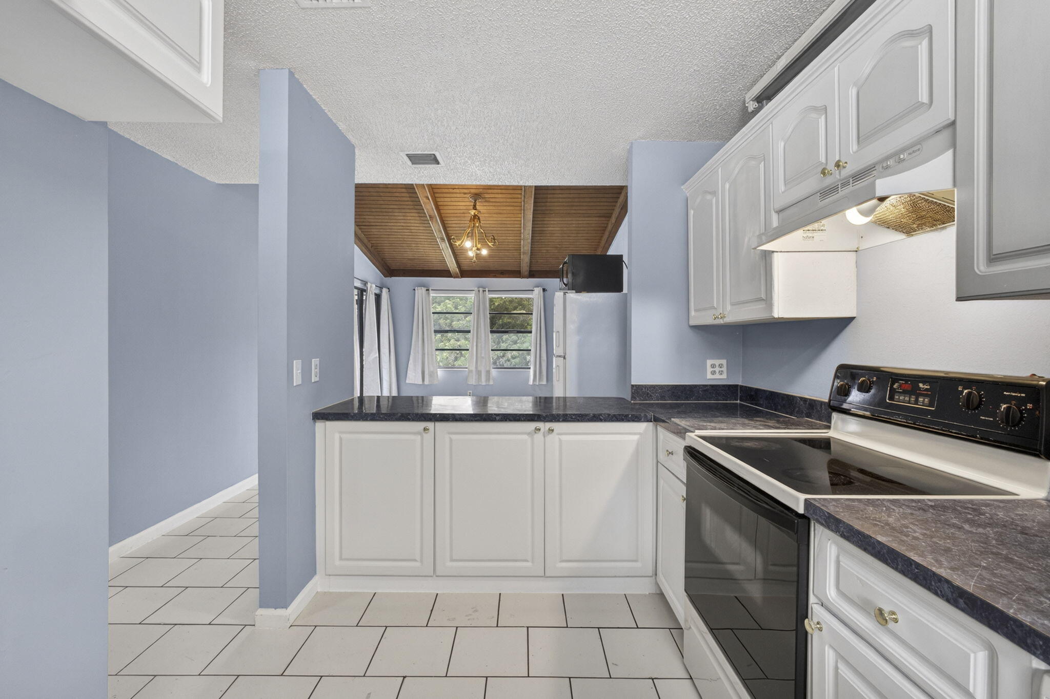 4661 Perth Road West Palm Beach, FL 33415 - Photo 13 of 33 12-web-or-mls-BS1A3713