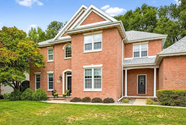 $739,900 | 478 Hawthorne Street, Neenah, WI 54956