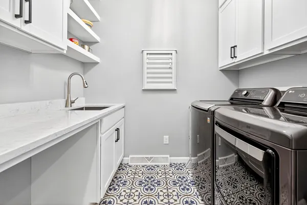 $739,900 | 478 Hawthorne Street, Neenah, WI 54956