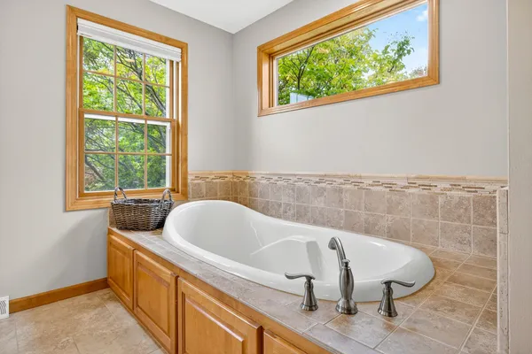 $739,900 | 478 Hawthorne Street, Neenah, WI 54956