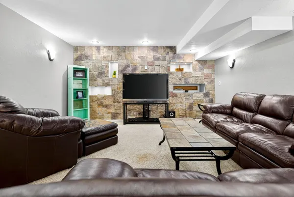 $739,900 | 478 Hawthorne Street, Neenah, WI 54956