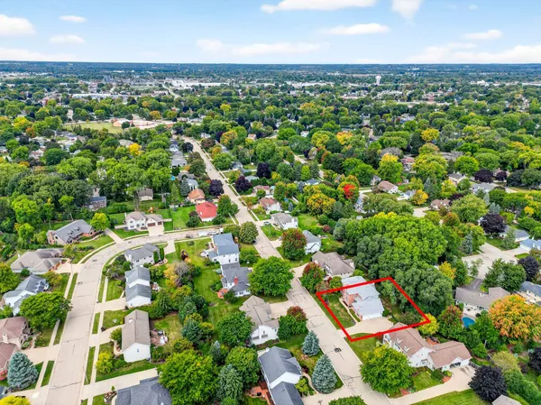 $739,900 | 478 Hawthorne Street, Neenah, WI 54956