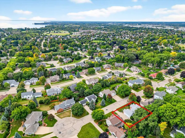 $739,900 | 478 Hawthorne Street, Neenah, WI 54956