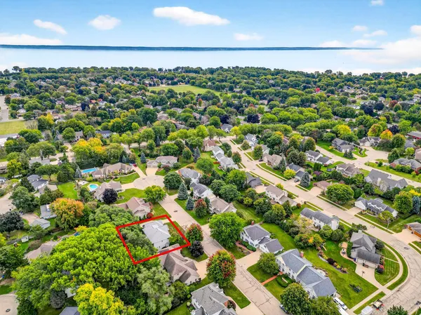 $739,900 | 478 Hawthorne Street, Neenah, WI 54956