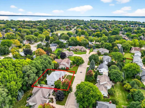 $739,900 | 478 Hawthorne Street, Neenah, WI 54956