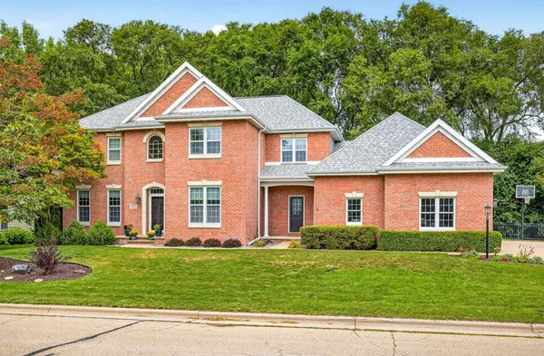 $739,900 | 478 Hawthorne Street, Neenah, WI 54956