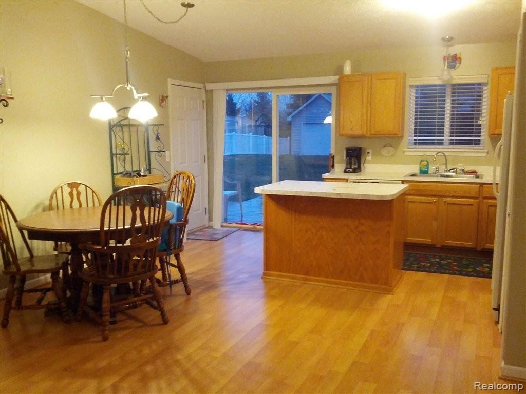 124 Haystack Drive Linden, MI 48451 - Photo 5 of 9 Dining and Kitchen.jpg