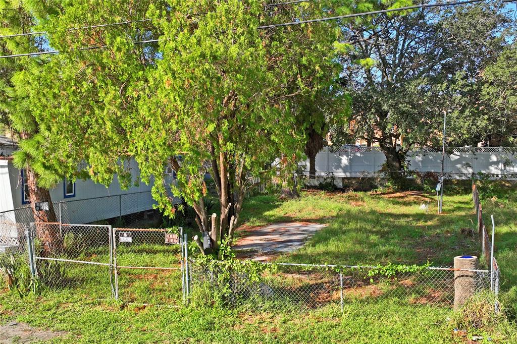 5635 Van Doren Avenue New Port Richey, FL 34652 - Photo 5 of 19