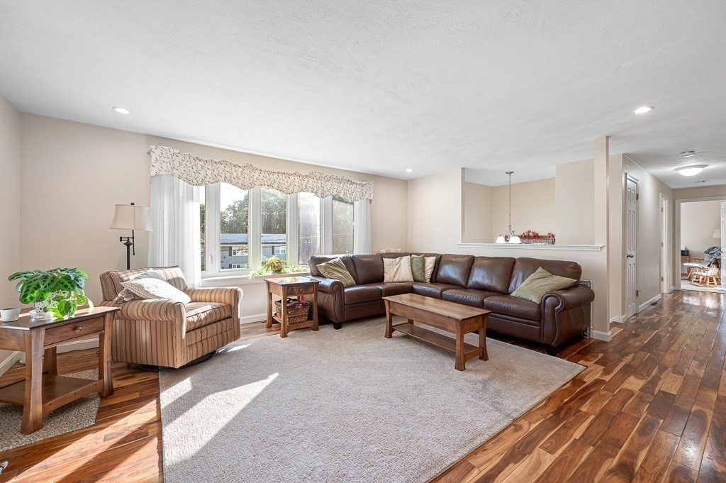 45 Raffaele Road Marlborough, MA 01752 - Photo 3 of 34 Gallery Image 3