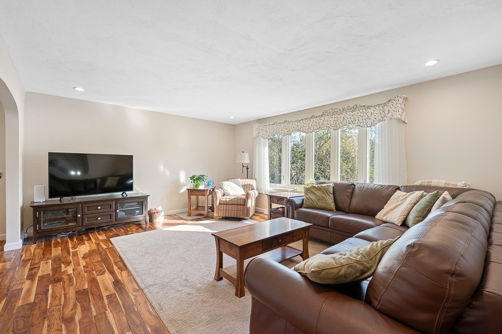 45 Raffaele Road Marlborough, MA 01752 - Photo 4 of 34 Gallery Image 4