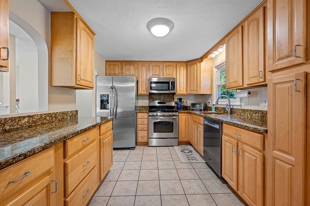 45 Raffaele Road Marlborough, MA 01752 - Photo 7 of 34 Gallery Image 7