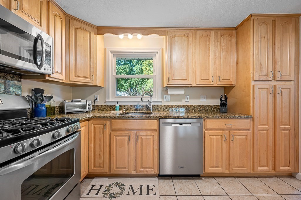 45 Raffaele Road Marlborough, MA 01752 - Photo 9 of 34 Gallery Image 9