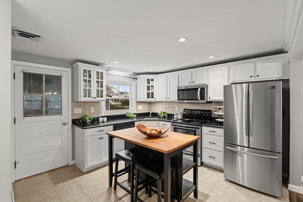 100 Shady Hill Road Newton, MA 02461 - Photo 3 of 26 Gallery Image 3