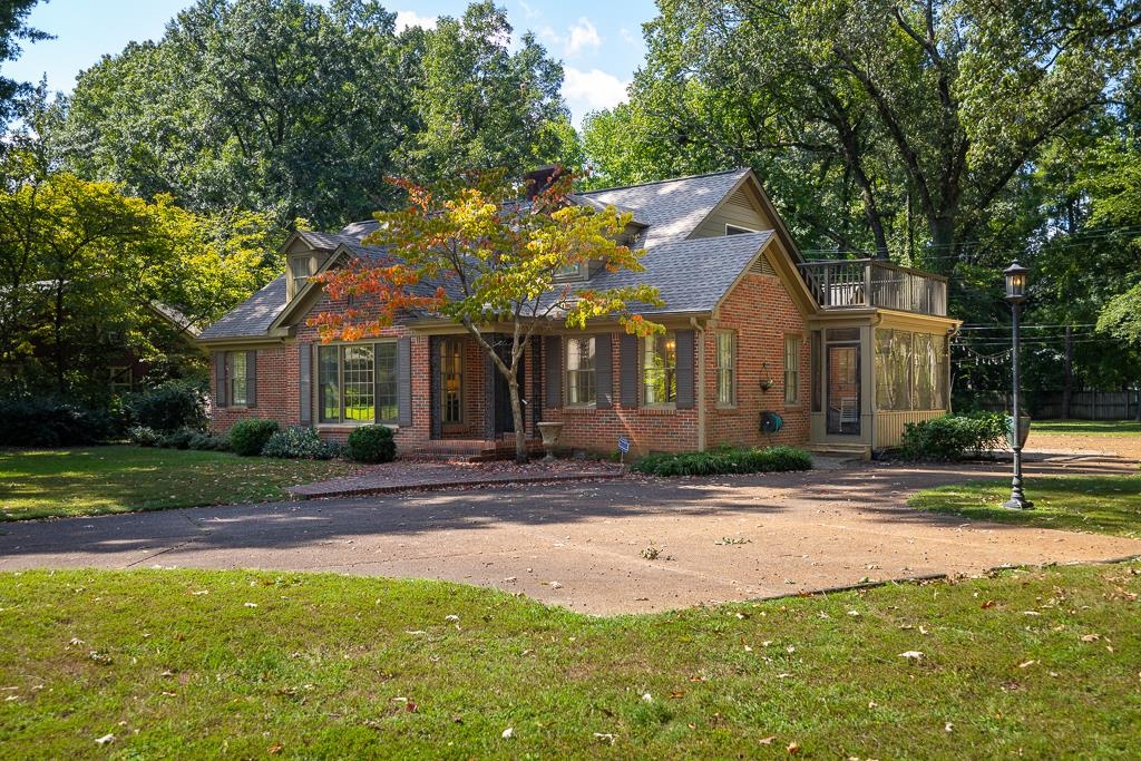 359 Roseland Place Memphis, TN 38111 - Photo 2 of 38 View of front facade with a front yard