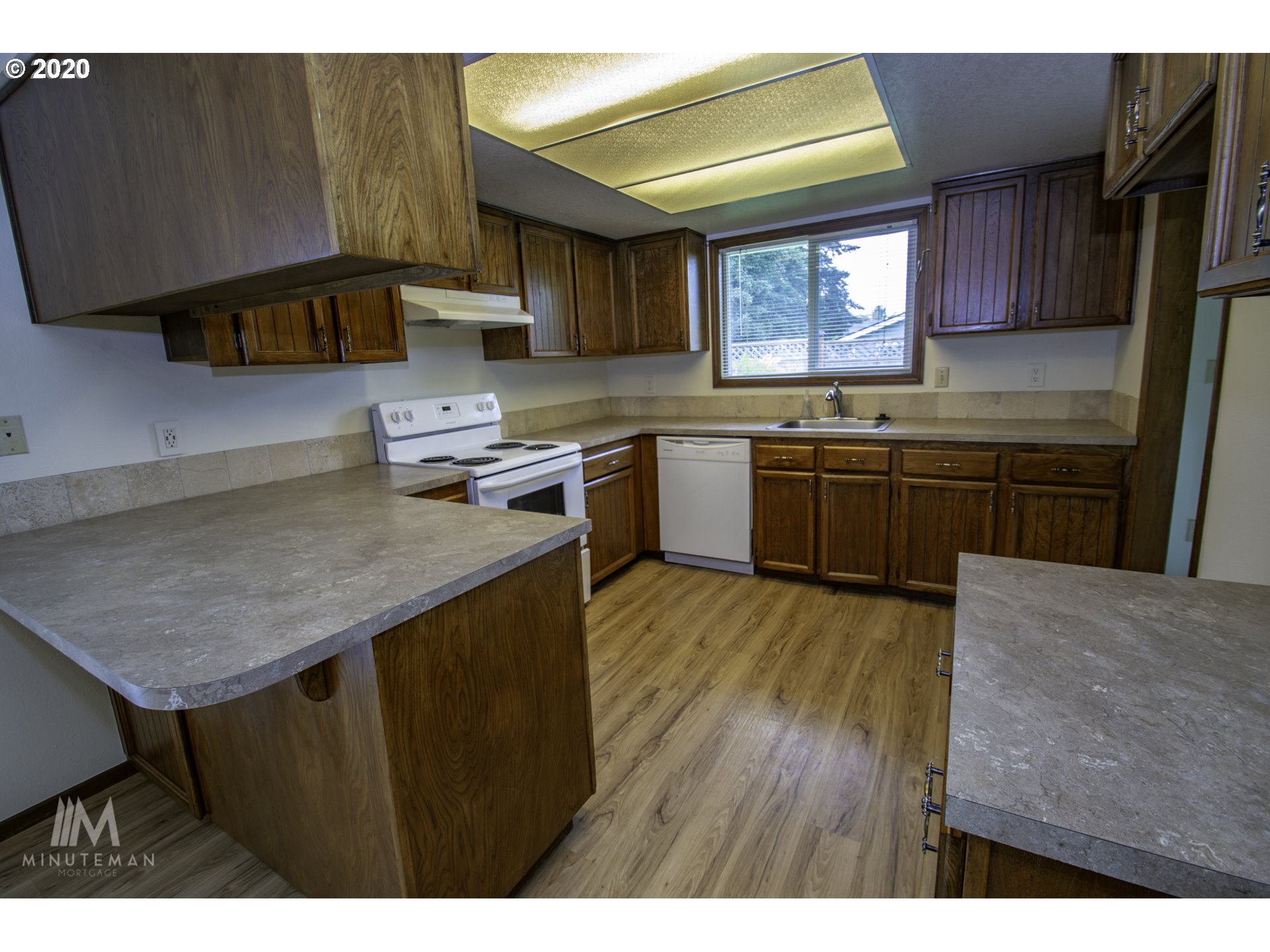 13195 Southwest Weir Road Beaverton, OR 97008 - Photo 3 of 32 Gallery Image 3