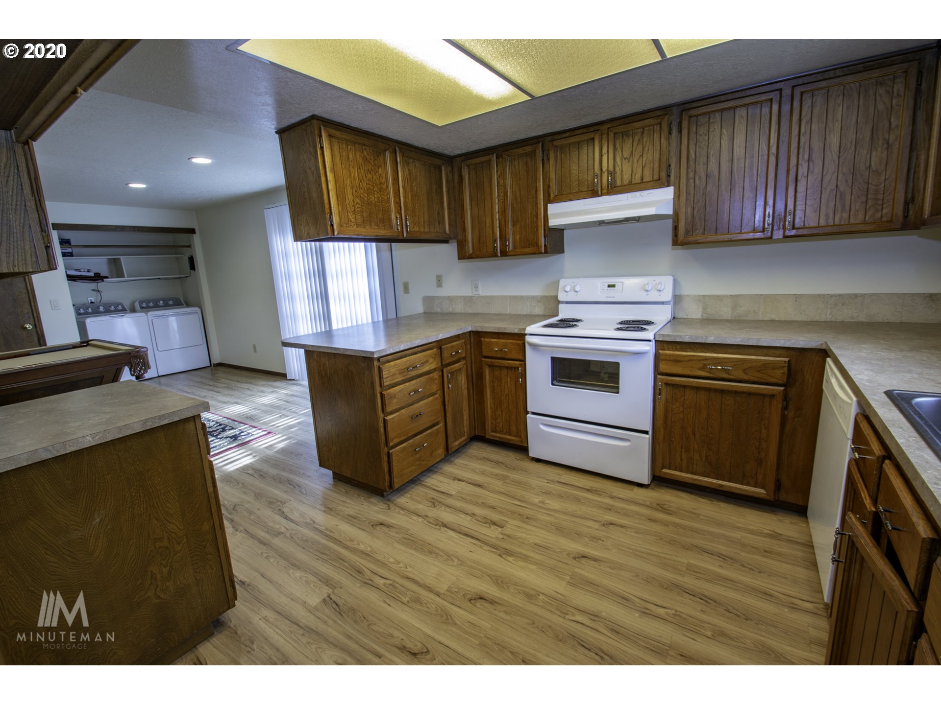13195 Southwest Weir Road Beaverton, OR 97008 - Photo 4 of 32 Gallery Image 4