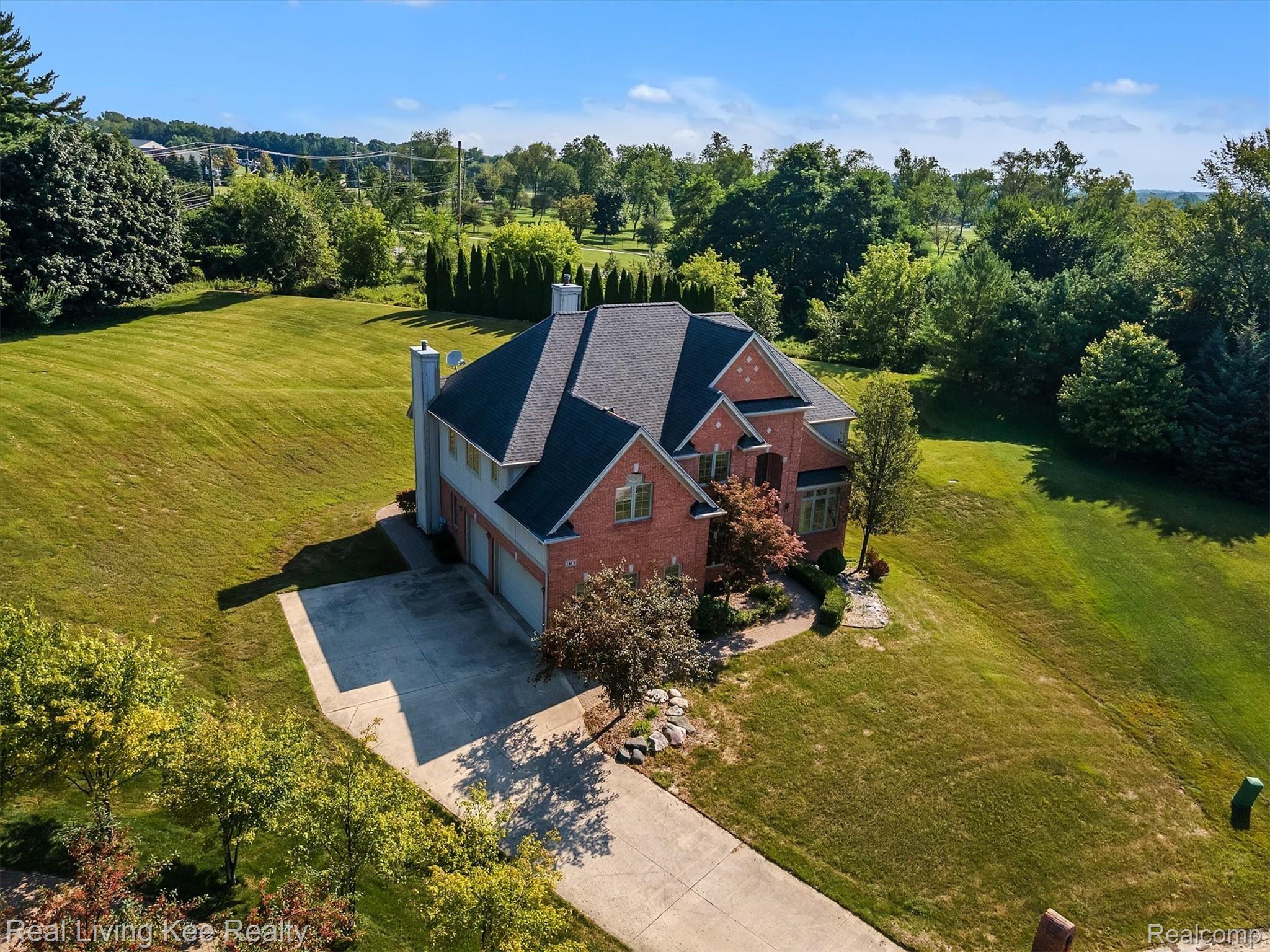 39 Fieldway Court Rochester, MI 48306 - Photo 48 of 55 52-39-Fieldway-Ct-WindowStill-Real-Estate-Photography-52.jpg