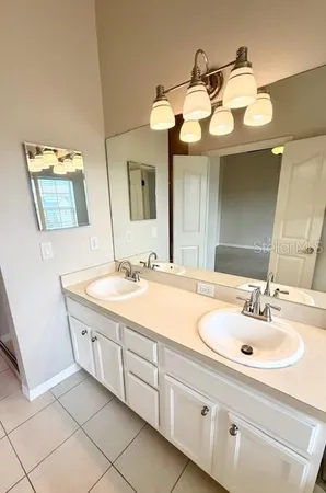 $2,950 | 2947 Pointeview Drive, Tampa, FL 33611