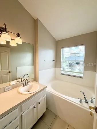 $2,950 | 2947 Pointeview Drive, Tampa, FL 33611