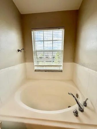 $2,950 | 2947 Pointeview Drive, Tampa, FL 33611