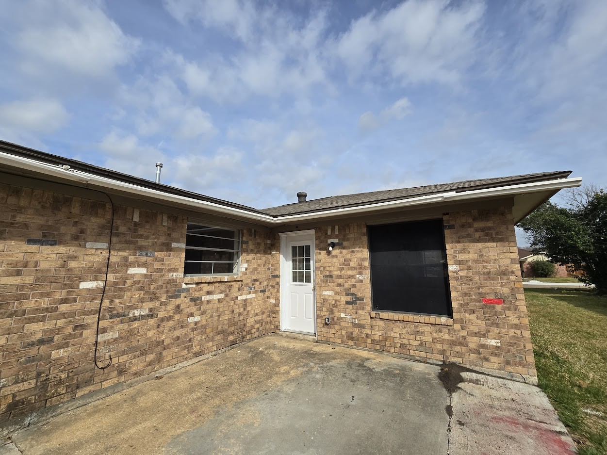 3108 Royal Street Baytown, TX 77521 - Photo 2 of 15