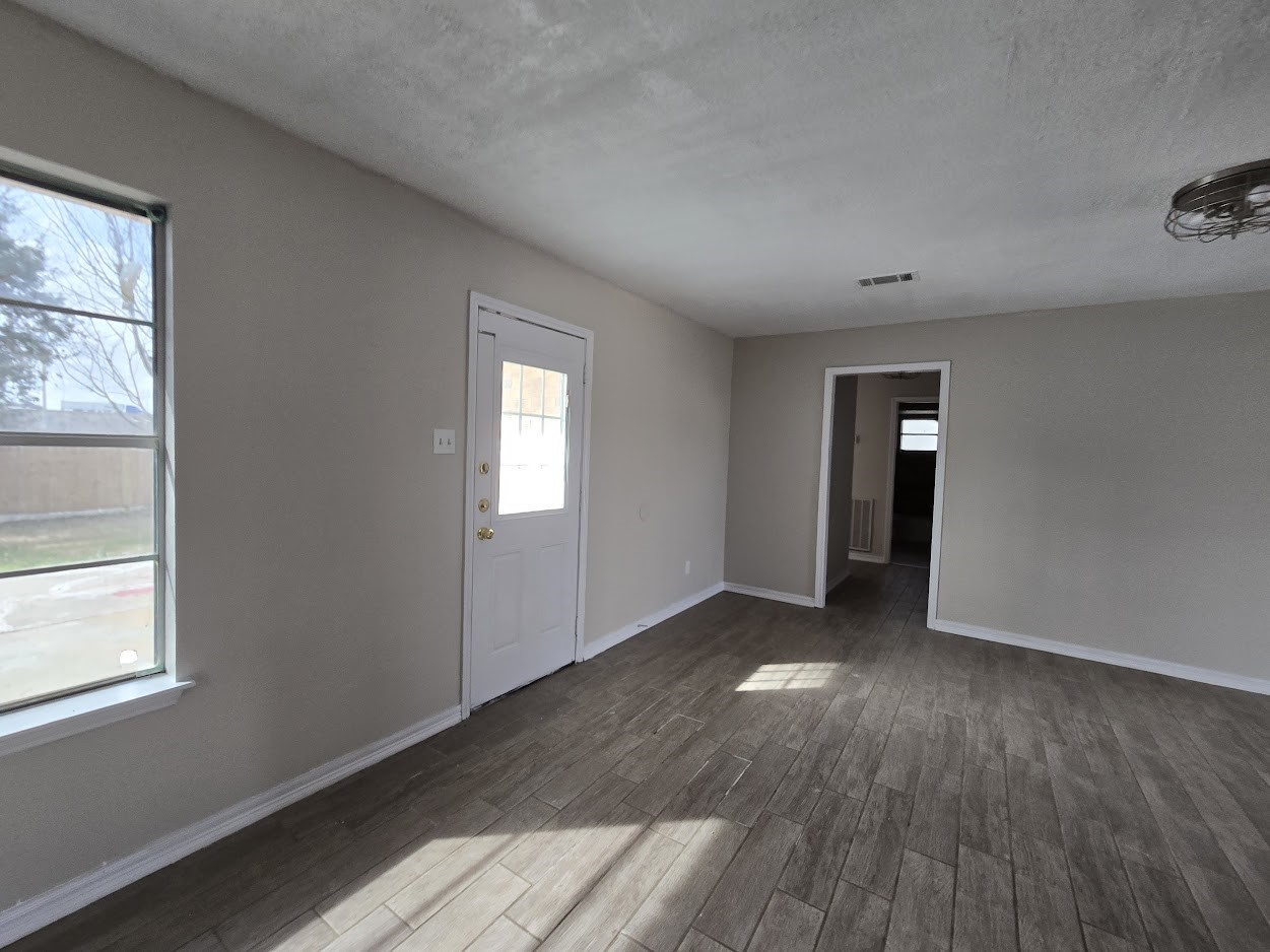 3108 Royal Street Baytown, TX 77521 - Photo 5 of 15