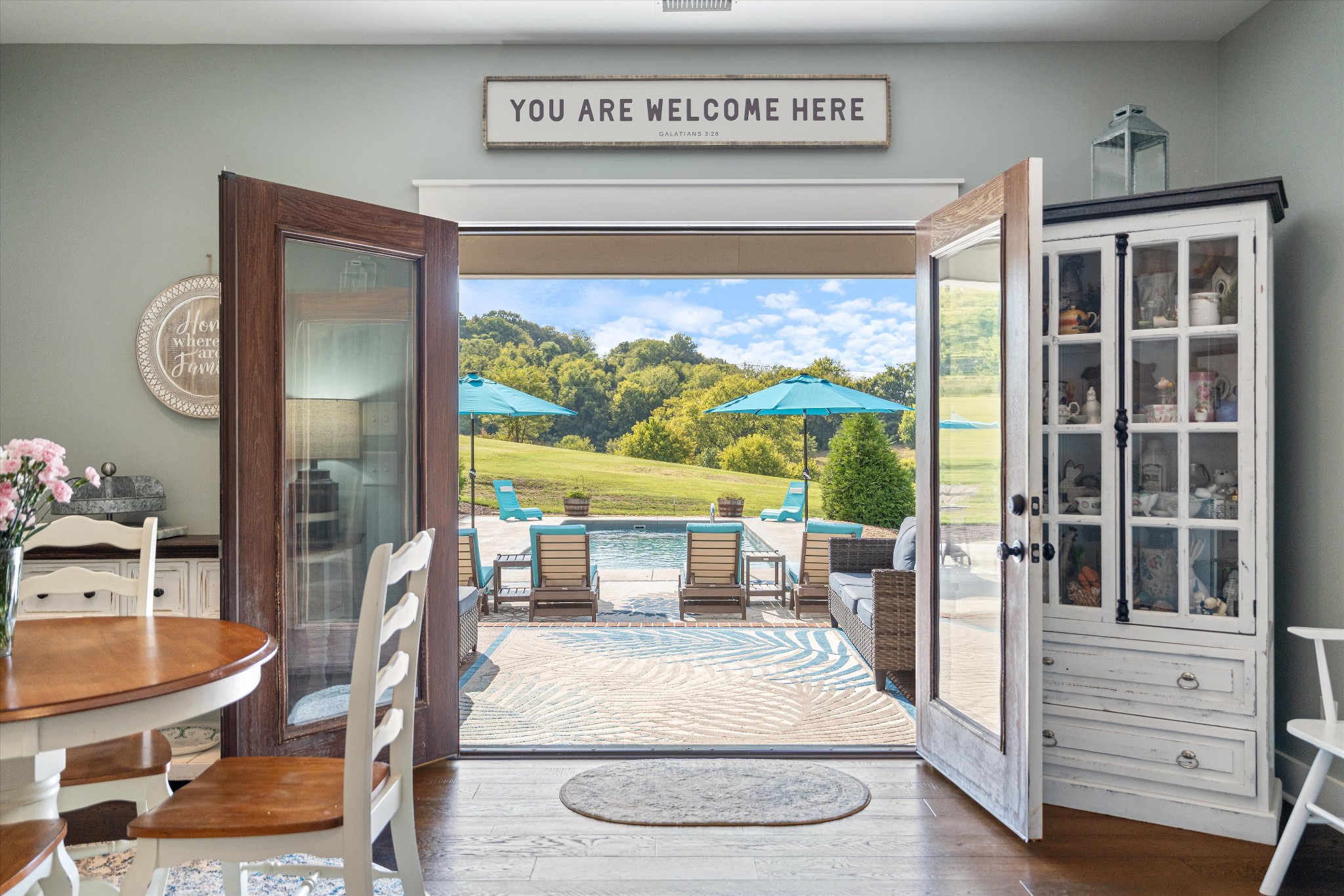 420 Fite Road Watertown, TN 37184 - Photo 37 of 76 a living room with large window and a table