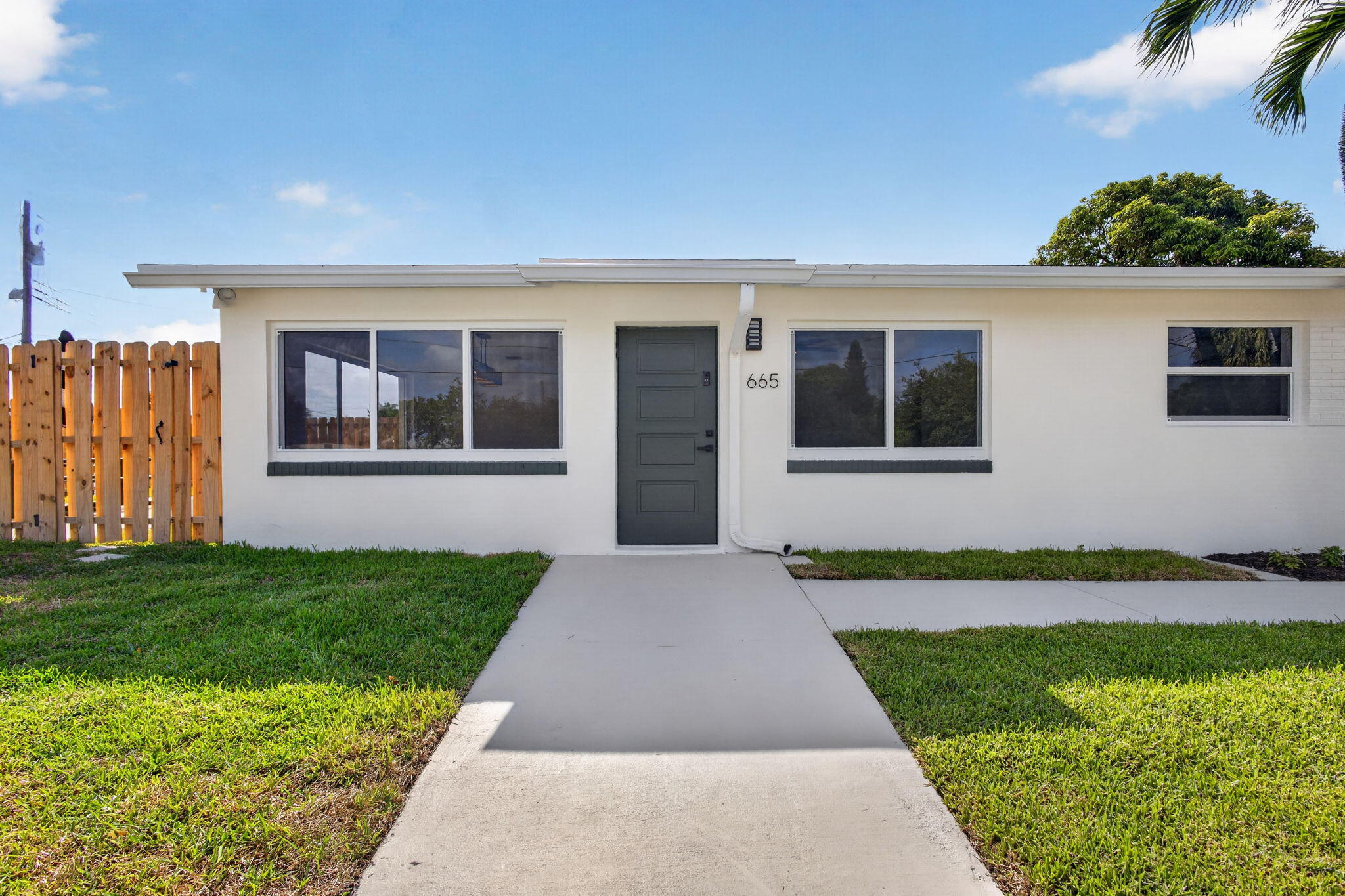 665 West 7th Street Riviera Beach, FL 33404 - Photo 6 of 62 6-web-or-mls-5D1A9127