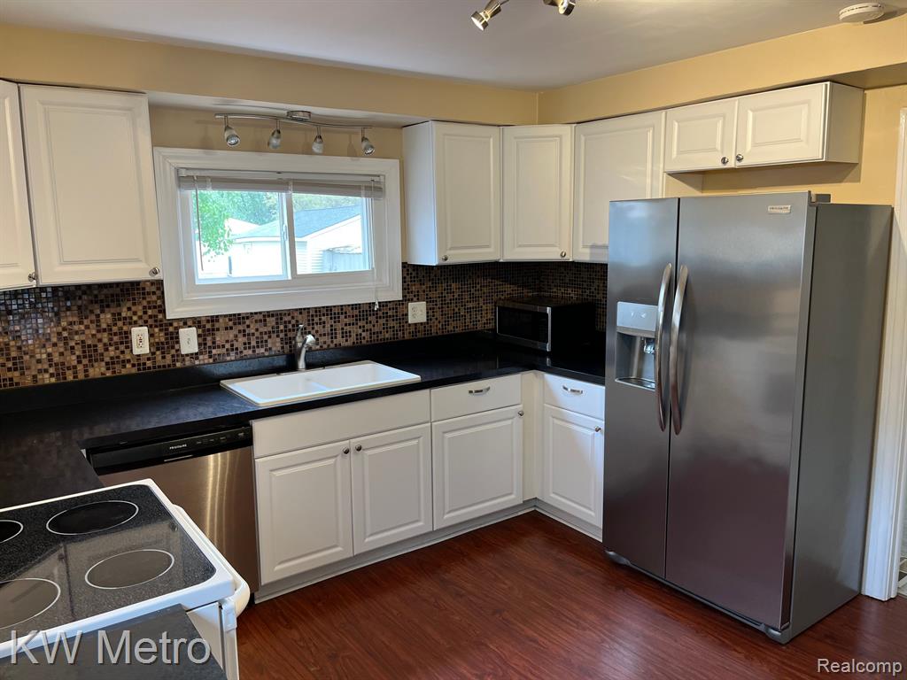 2729 Weaverton Rochester Hills, MI 48307 - Photo 5 of 24