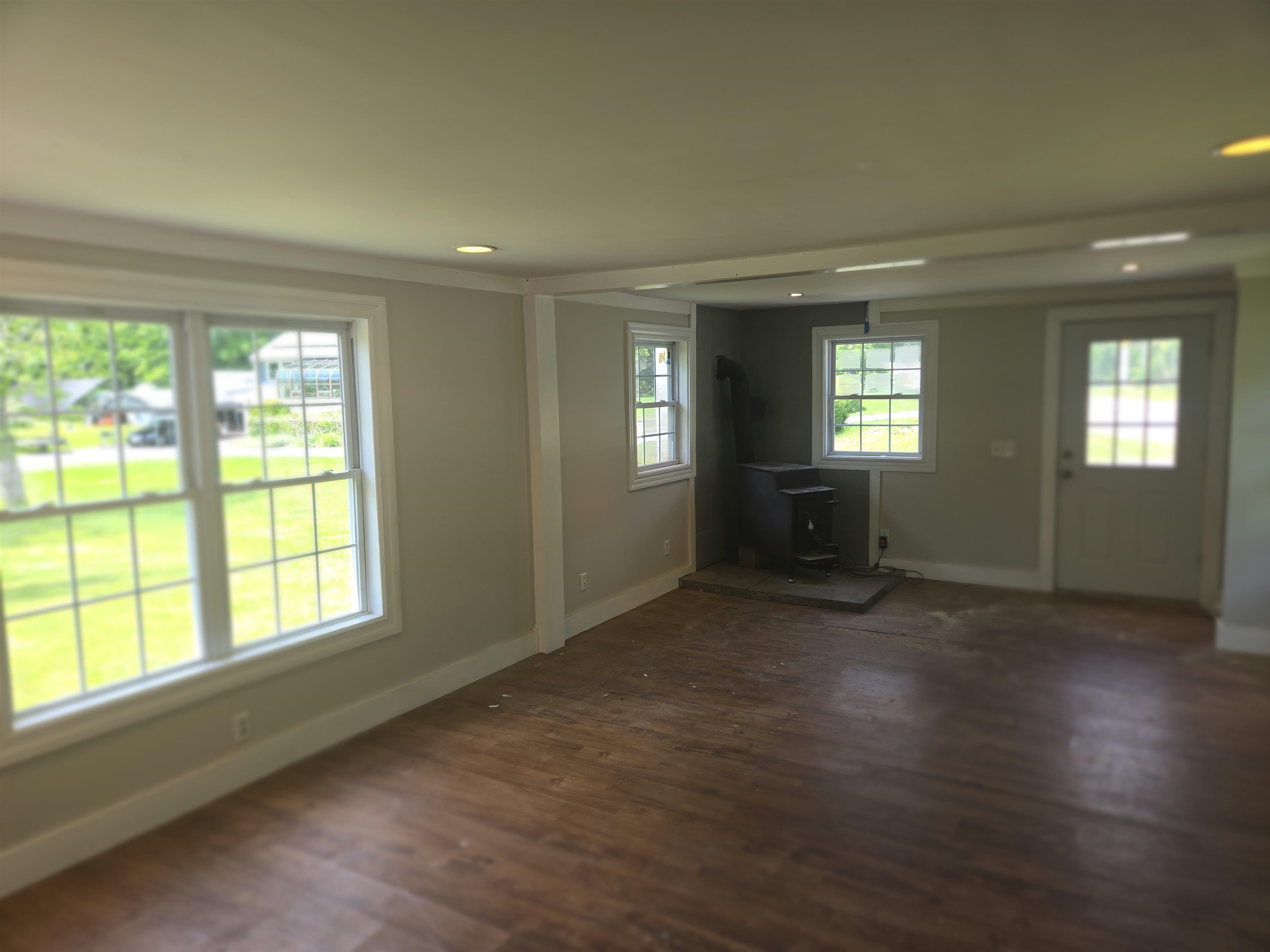 93 Gulf Road Derry, NH 03038 - Photo 5 of 14