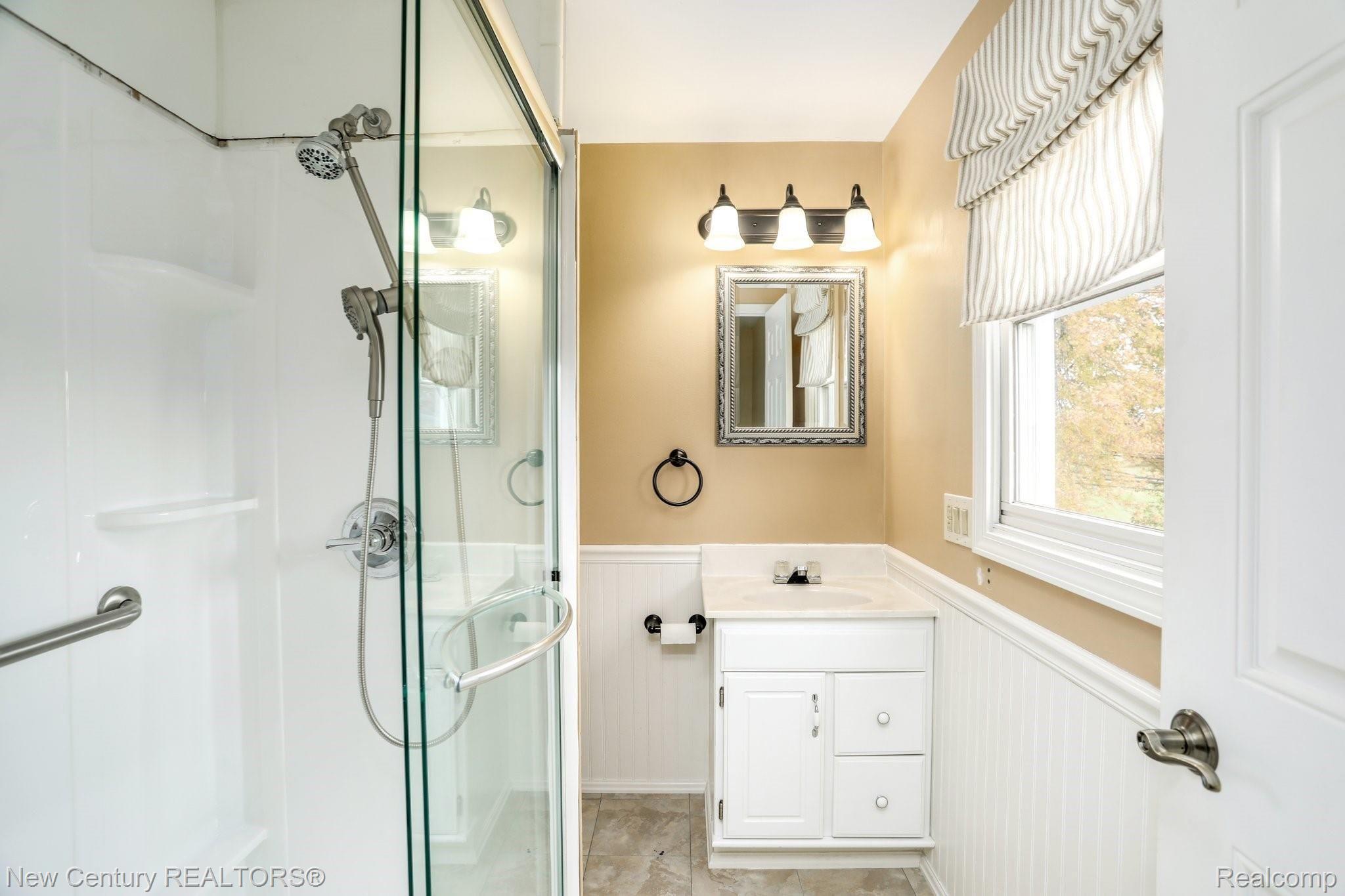 12009 Diegel Road Warren, MI 48093 - Photo 15 of 28 23-web-or-mls-12009 Diegel Warren0023.jpg