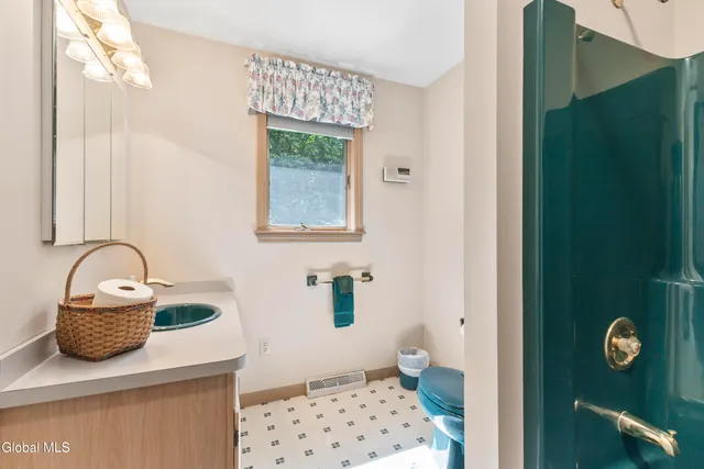 $899,000 | 82 Pickle Hill Road, Queensbury, NY 12845