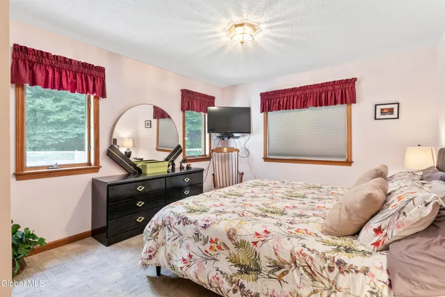 $899,000 | 82 Pickle Hill Road, Queensbury, NY 12845