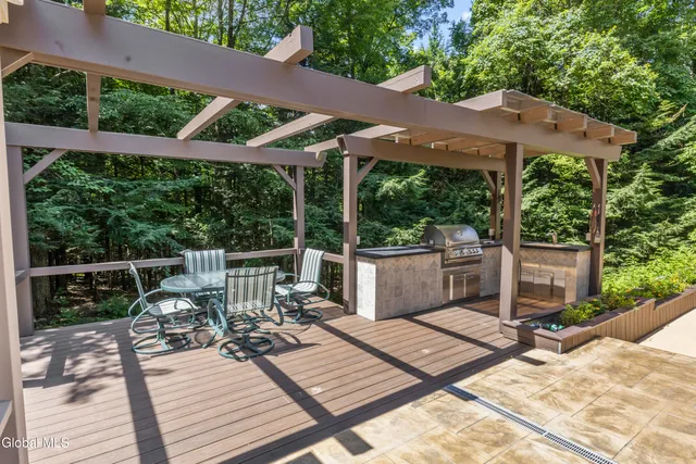 $899,000 | 82 Pickle Hill Road, Queensbury, NY 12845